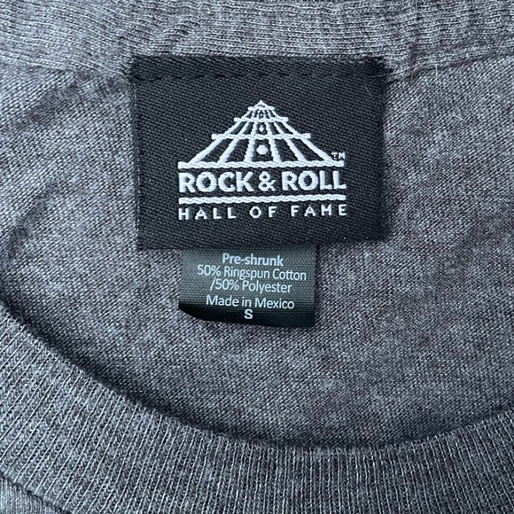 ROCK AND ROLL HALL OF FAME Est. 1995 T-Shirt 🔥 Mens Size Small - Picture 3 of 5